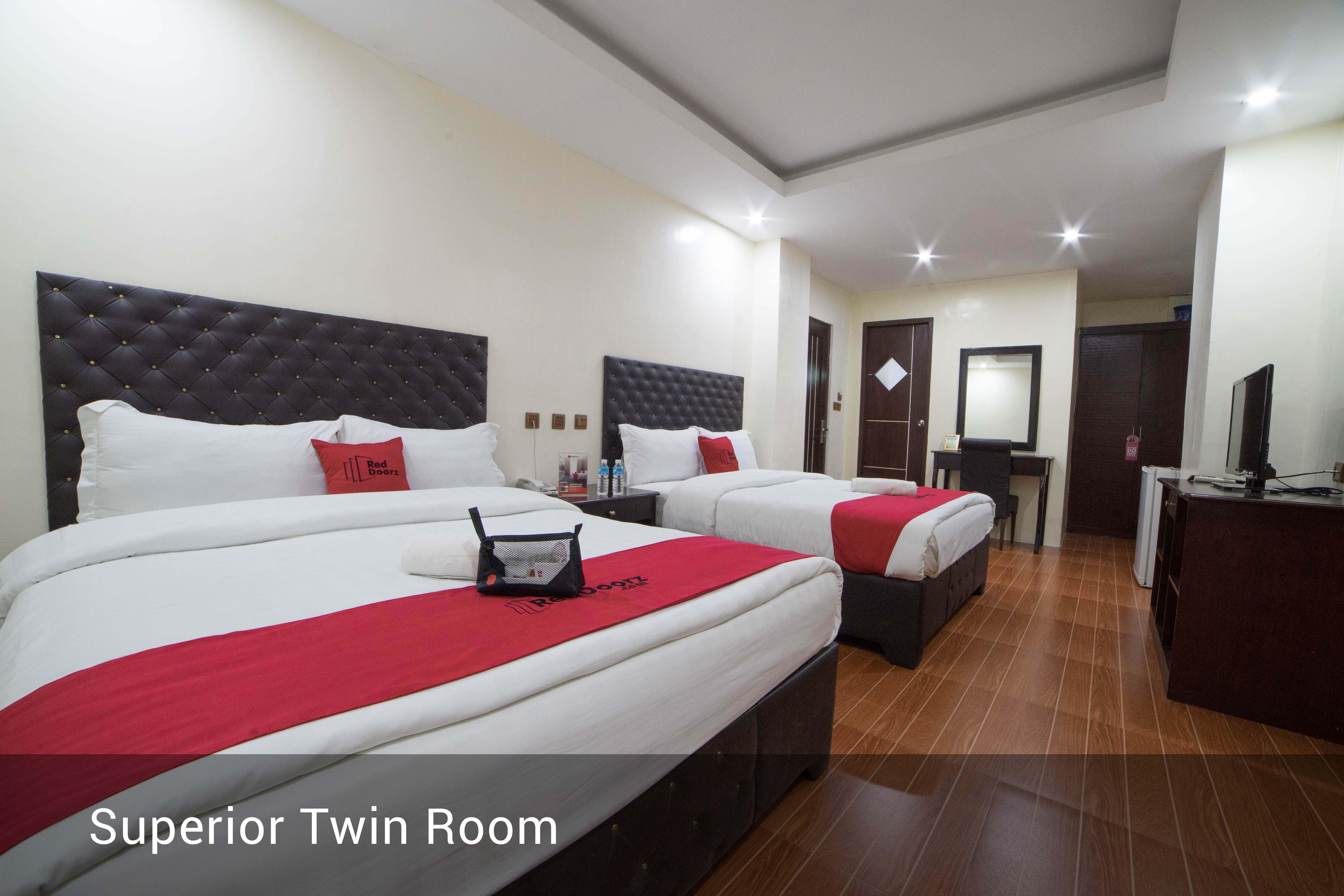 Reddoorz Plus @ Balibago Angeles City Экстерьер фото